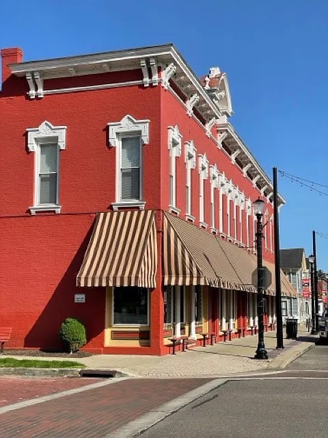Building Photo - 140 N Canal St