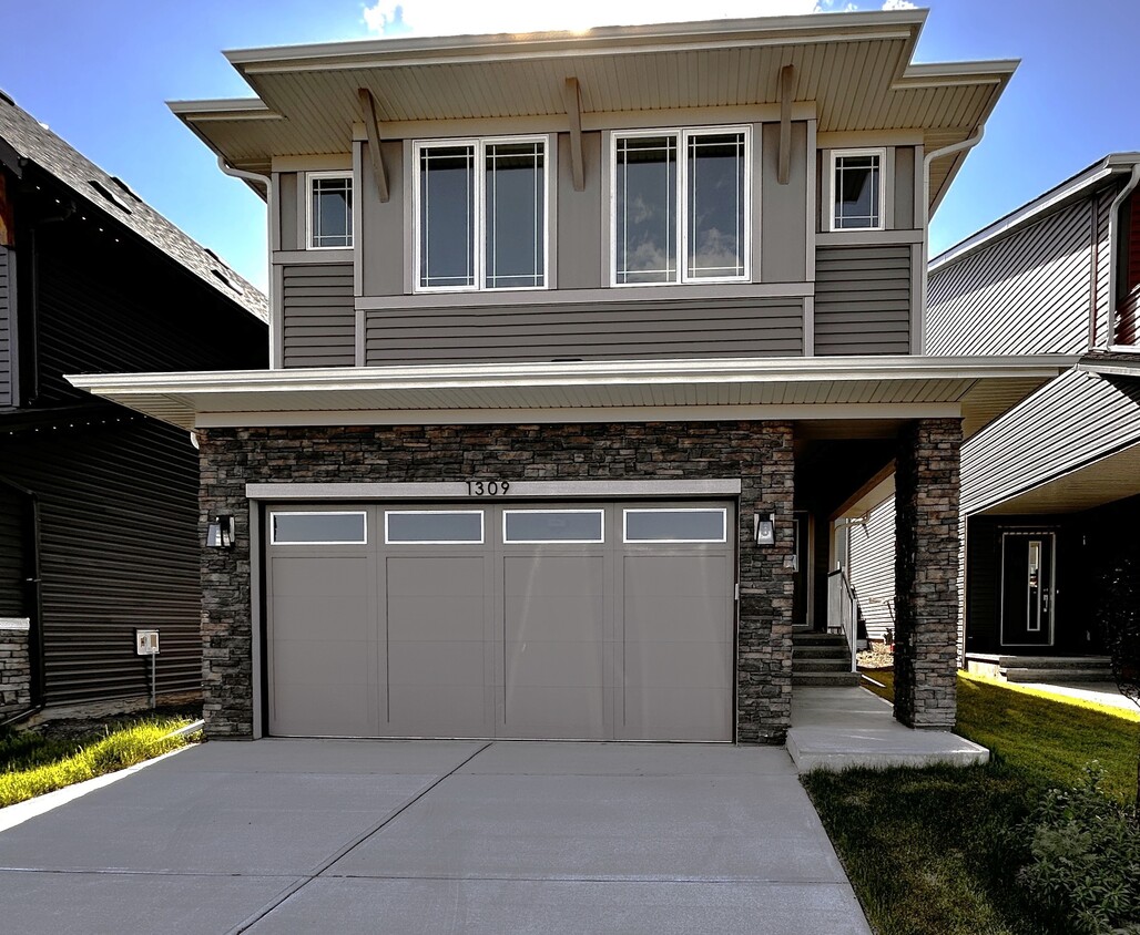 Photo principale - 1309 Bayview Pt SW