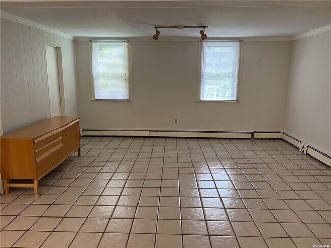 Foto del edificio - 2350 Cedar Swamp Rd