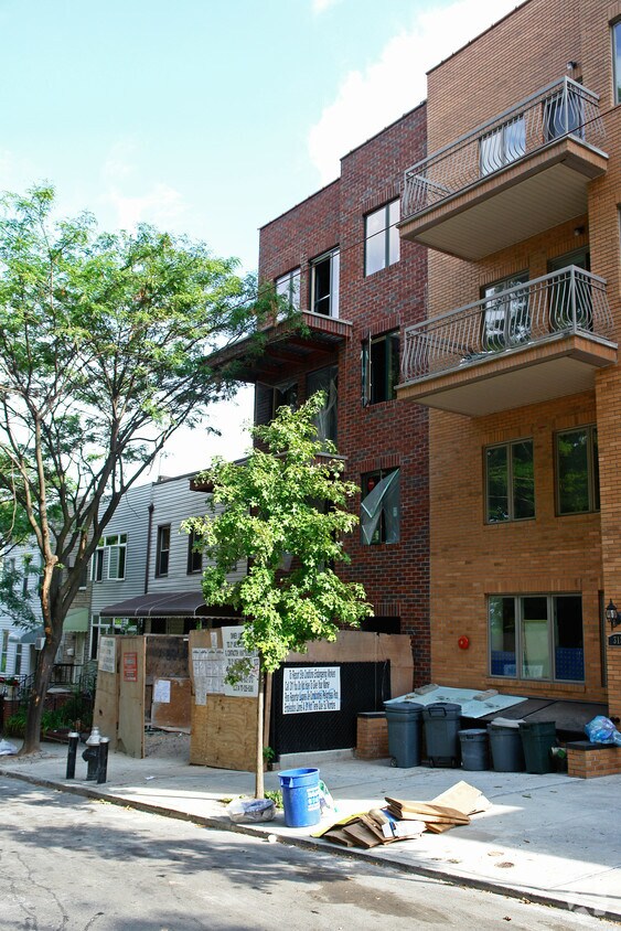 Building Photo - 312 23rd St
