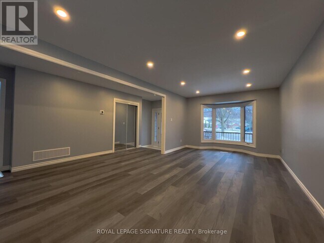 Photo du bâtiment - 2111 Lynn Heights Dr