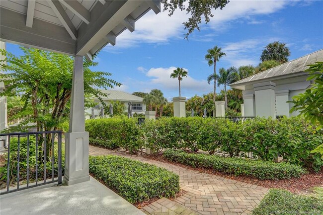 Building Photo - 3651 NE Pineapple Ave