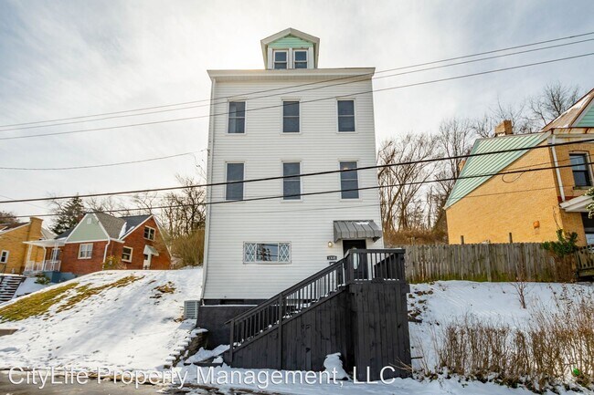 Building Photo - 5 br, 1.5 bath House - 1335 Romanhoff Street