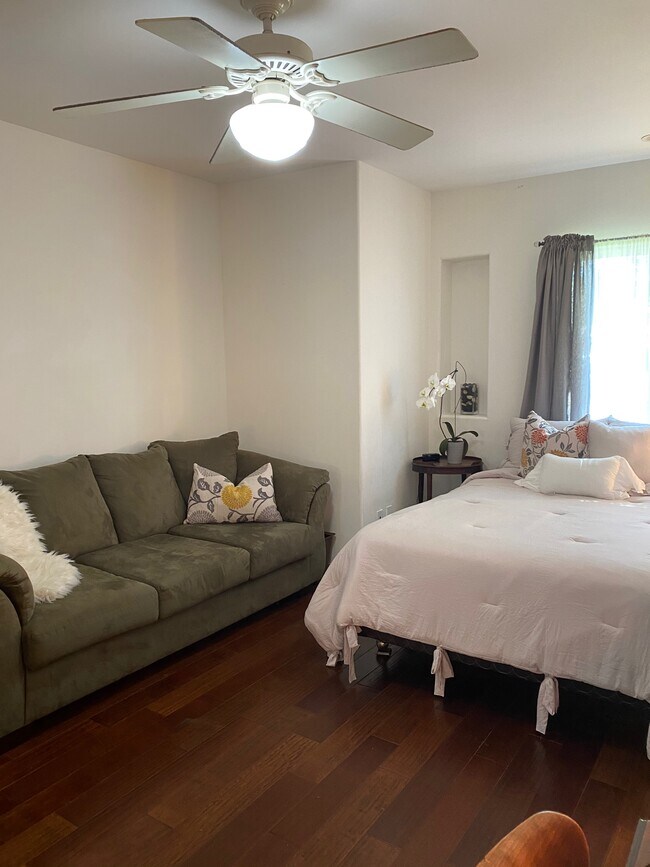 Foto del edificio - 8106 Westlawn Ave