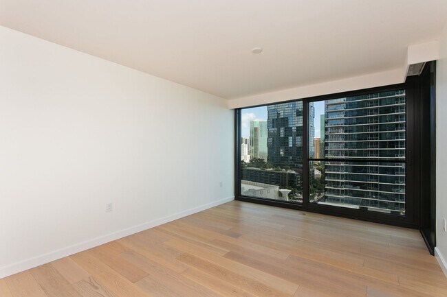 Building Photo - Victoria Place 1506