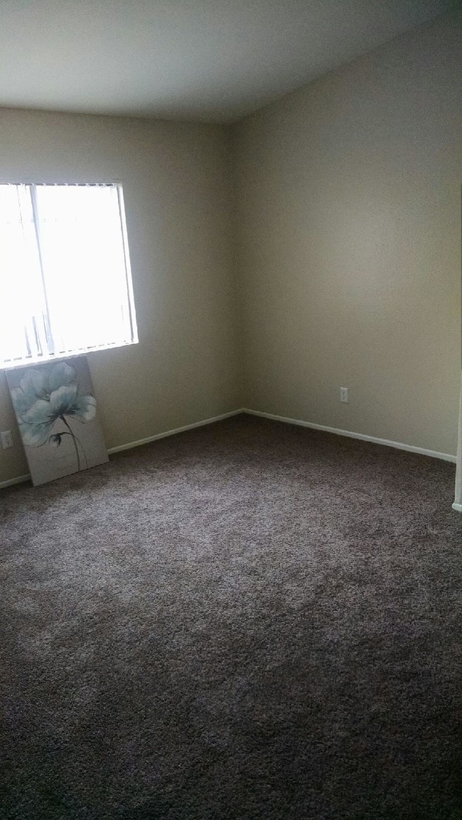 Palmetto Village Townhomes Apartments Ontario, CA