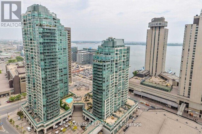 Photo du bâtiment - 10 Yonge St