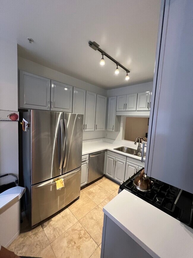 Foto del edificio - 1721 Kingsgate Ct
