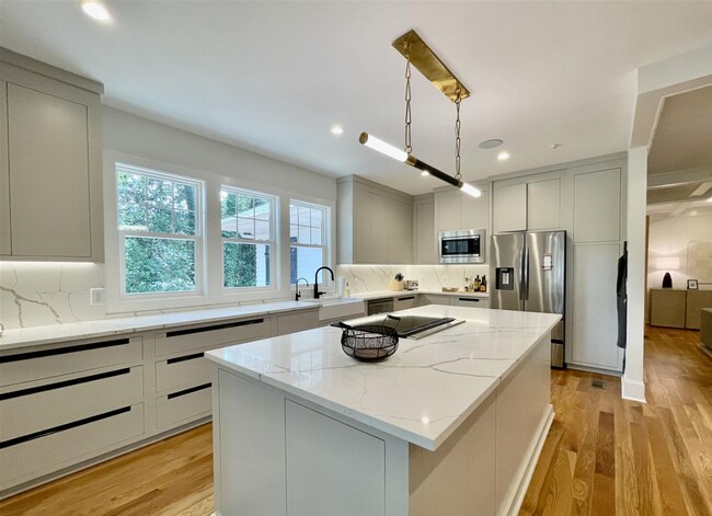 Foto del edificio - 80 Ritter Rd W