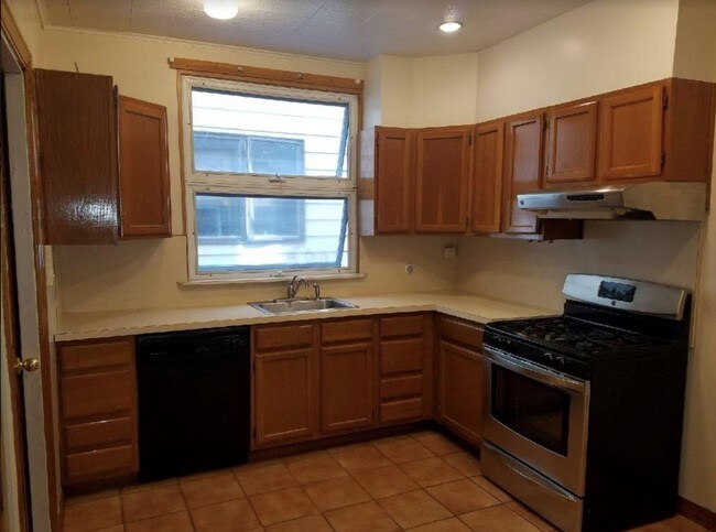 Building Photo - 1049 Bay Ridge Pky