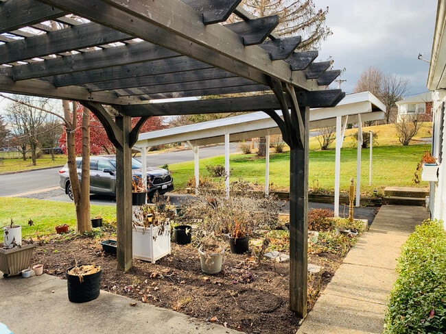 Pergola and driveway - 615 N Willow St