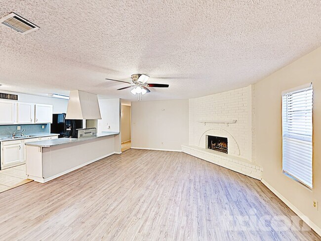 Building Photo - 7309 Hedge Dr