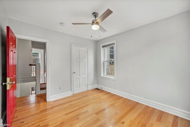 Building Photo - 6 br, 2 bath House - 1730 Monument St Unit 1