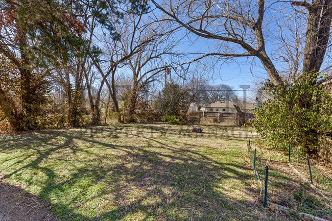 Building Photo - 921 N Edgemoor St