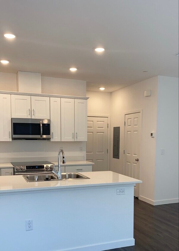 3027 Mesmerizing Walk, Sacramento, CA 95835 Townhome Rentals in