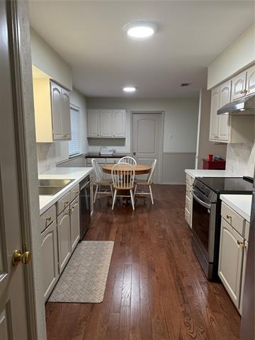 Building Photo - 7135 Cosgrove Dr