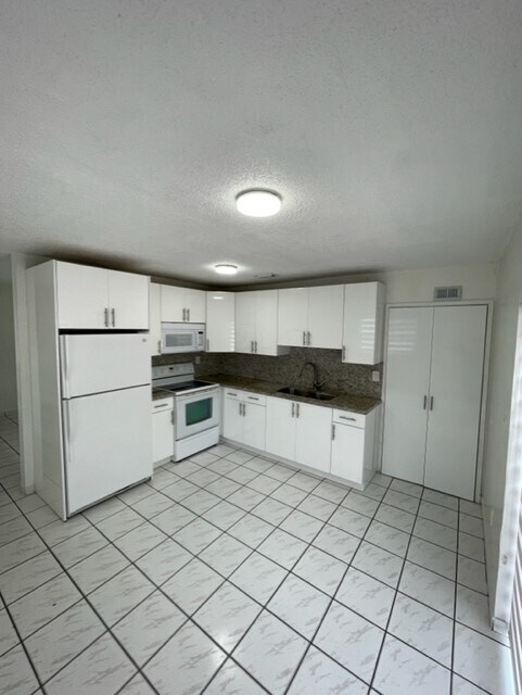 Kitchen - 3319 SW 26th St