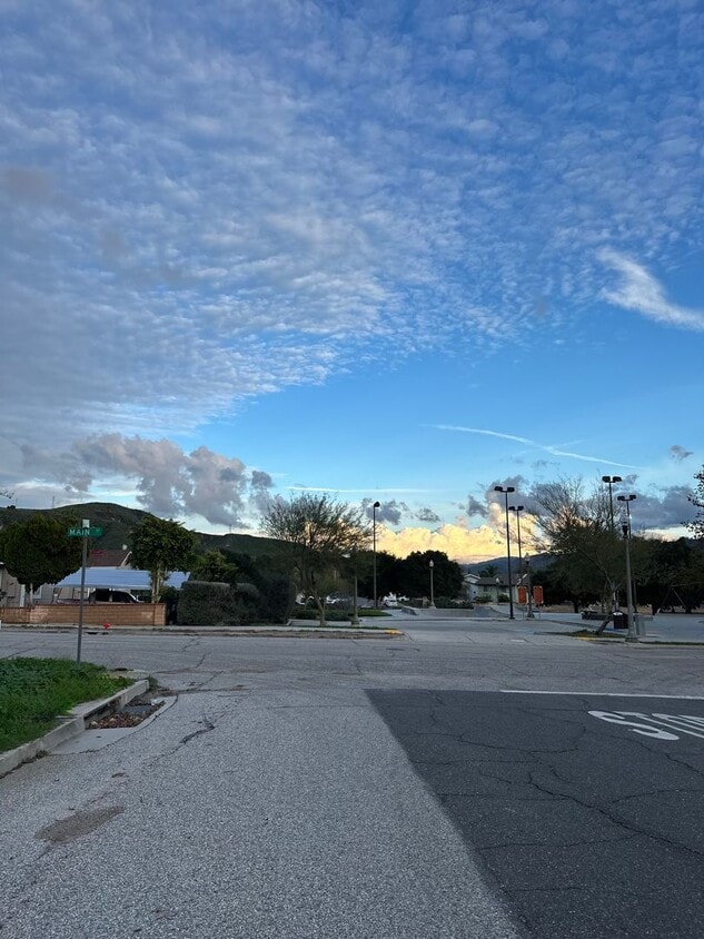 Foto del edificio - 513 N Main St