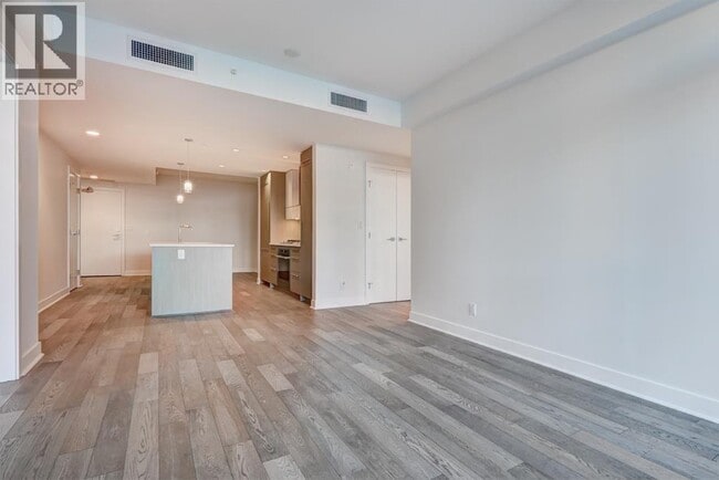 Building Photo - 677 W 41st Ave