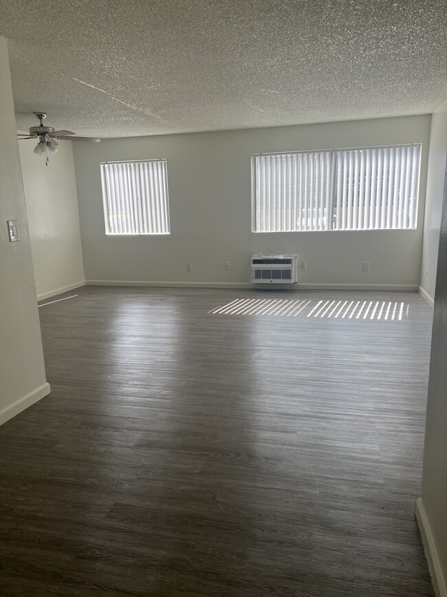 1 Bedroom living room - Emerald Pointe Apartment