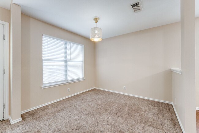 Building Photo - 3 Bedroom/2 Bathroom Parkside Subdivision