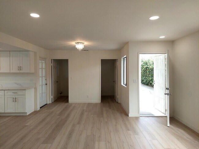 Building Photo - 1525 W 224th St