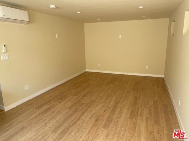 Foto del edificio - 5137-5137 1/2 Reynier Ave