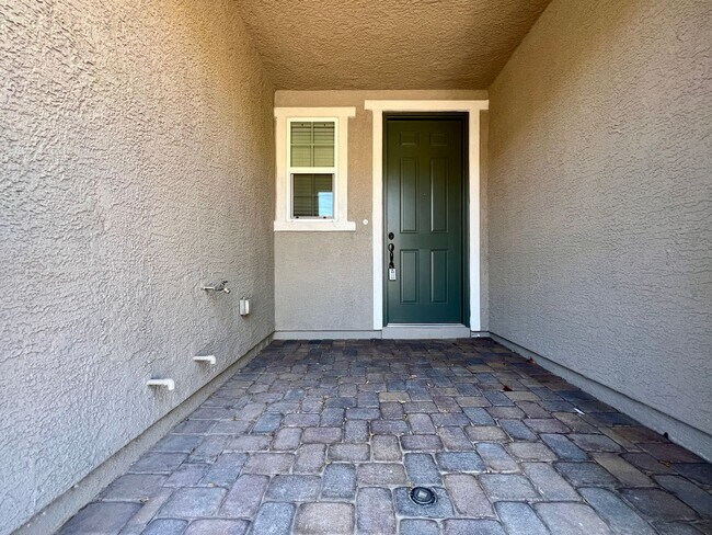 Building Photo - Modern 2-Bedroom Townhome Near Allegiant S...