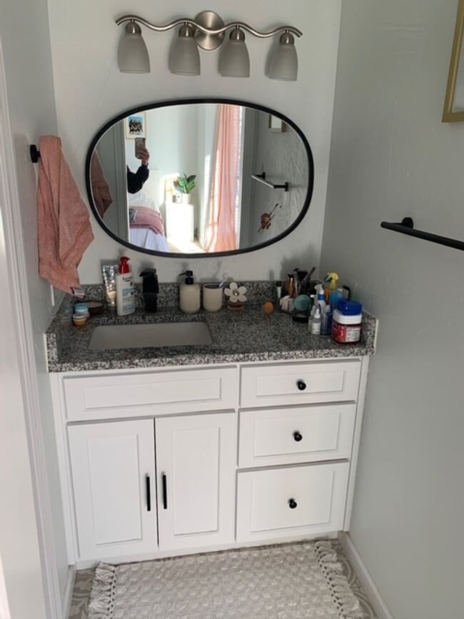 Building Photo - Updated Baylor Furnished Condo