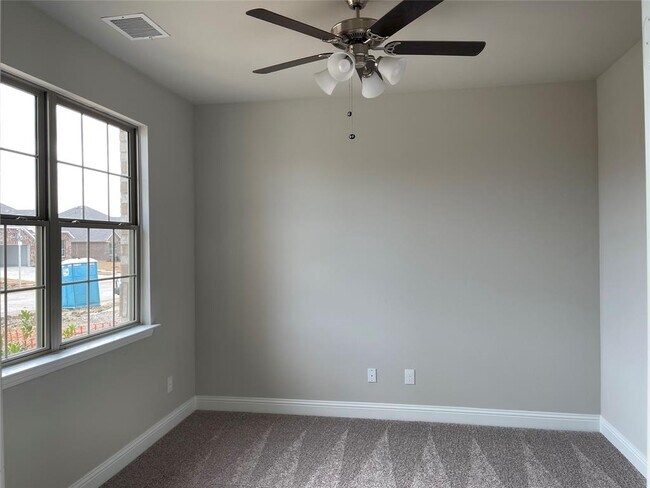 Building Photo - 520 Redbud