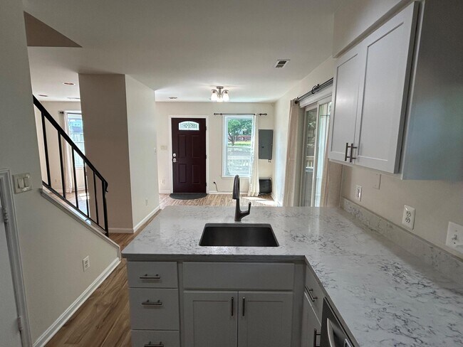Foto del edificio - 6001 Rabbit Hill Ct