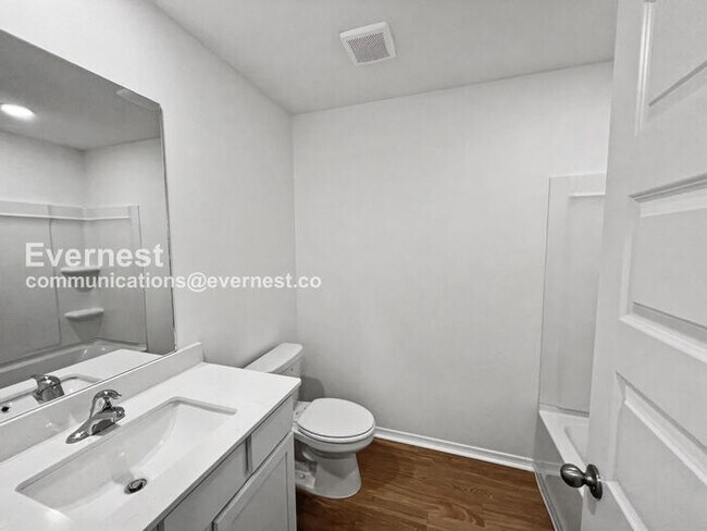 Foto del edificio - 106 E Sunbelt Ct