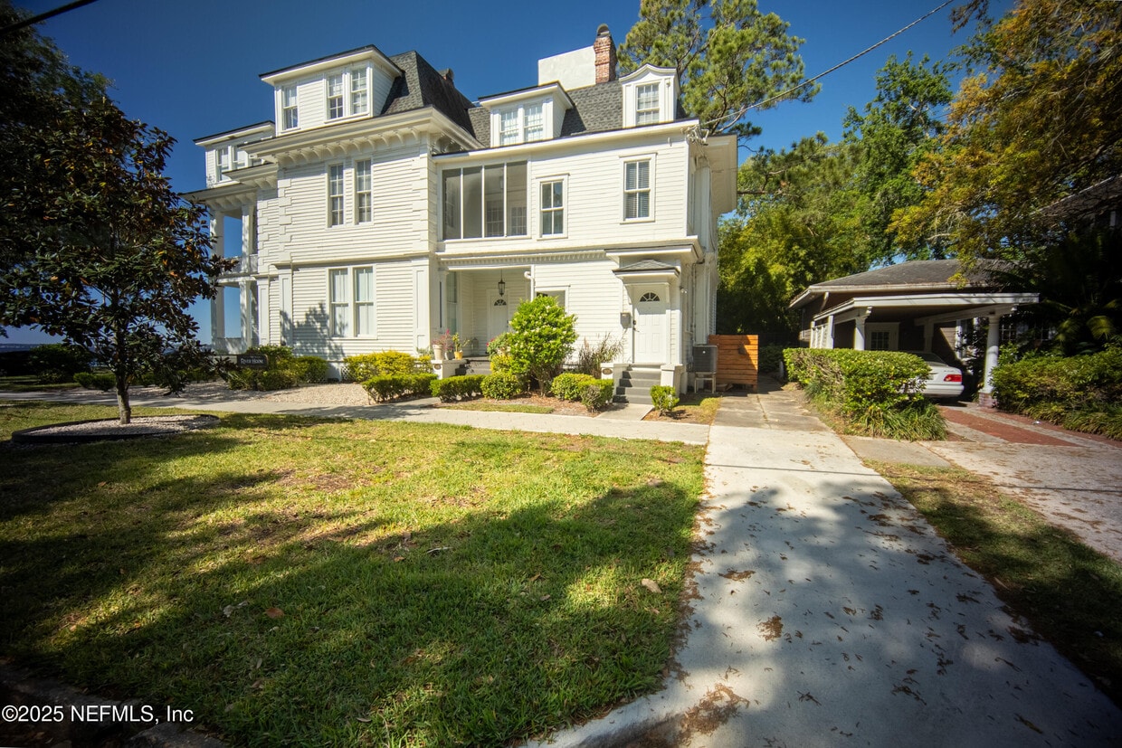 Primary Photo - 1820 Goodwin St