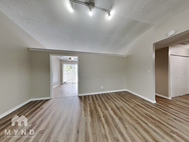 Foto del edificio - 5223 Padre Ln