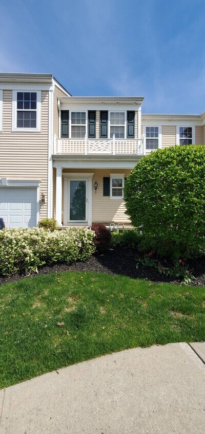Primary Photo - 8 Bainbridge Pl