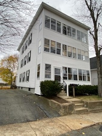 Primary Photo - 188 Regan St