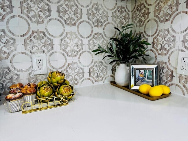 Building Photo - 1012 NE 17th Ct