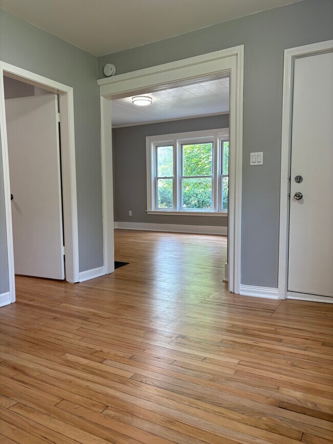 Foto del edificio - 1070 Elizabeth Ave NW