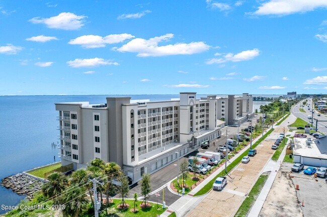 Building Photo - 1805 Riverside Dr