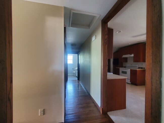 Hallway - 422 5th St SE