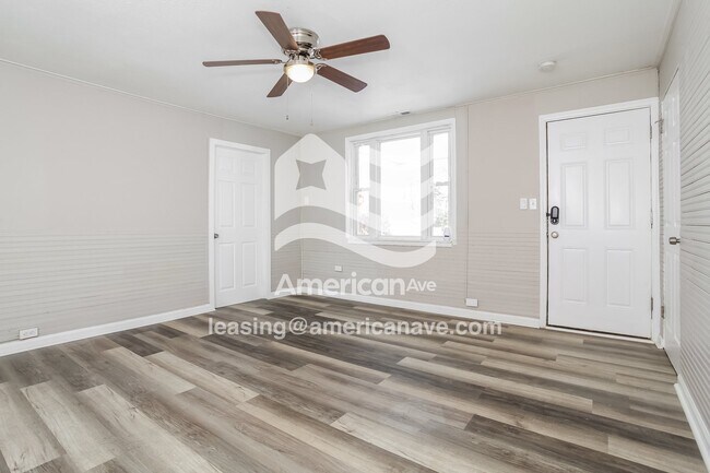 Foto del edificio - 1663 Hudepohl Ln