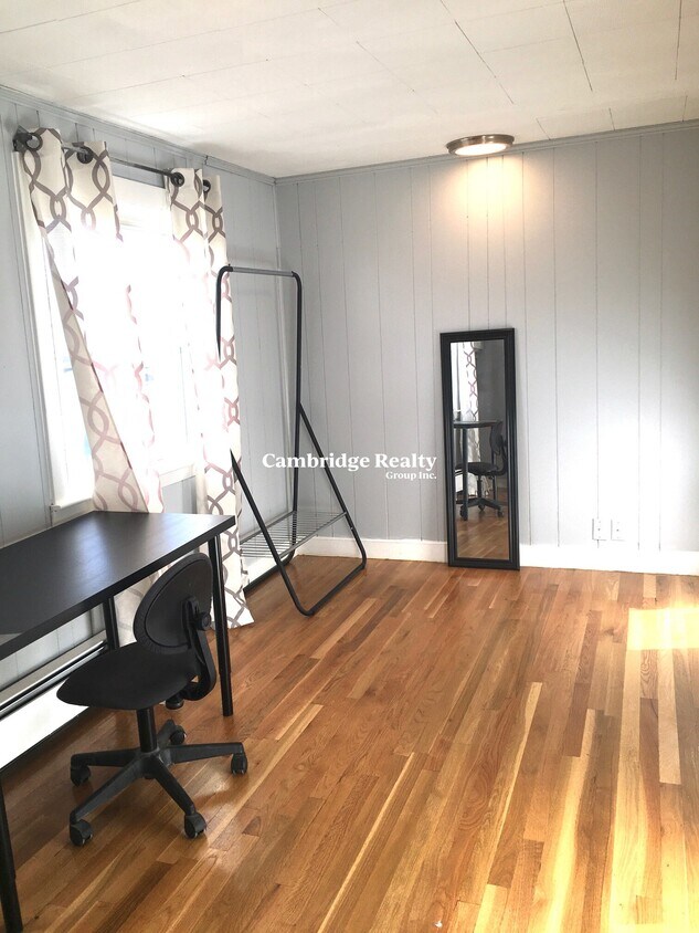 Primary Photo - 62 Woods Ave