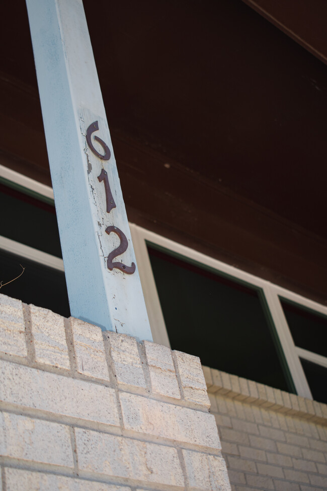 Foto del edificio - 612 Misty Glen Ln