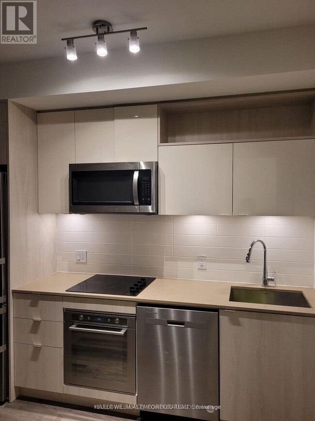 Building Photo - 121 Lower Sherbourne St