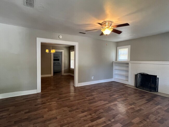 Foto del edificio - 4 Bedroom Located In South Overton!