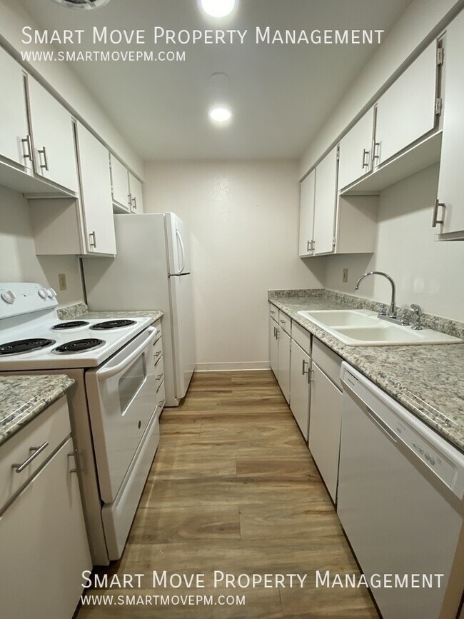 Foto del edificio - 2557 W Targee St