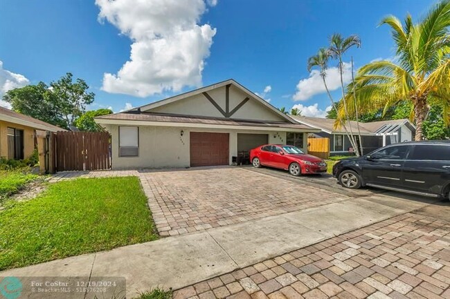 Foto del edificio - 7432 SW 12th Ct