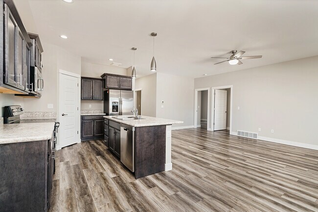 Foto del edificio - 913 Mission Oaks Dr