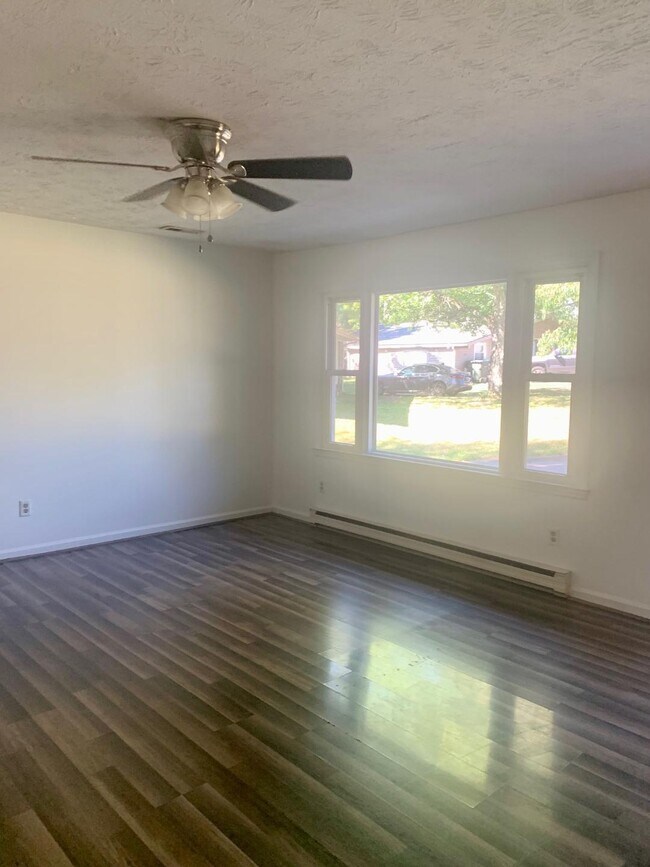 Building Photo - 1589 Deer Lake Dr