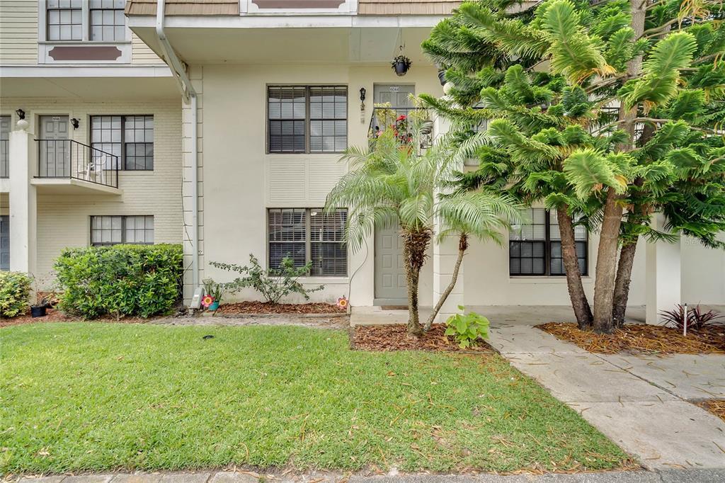 Foto principal - 6030 Village Cir N